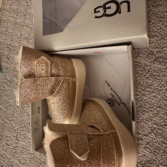 Baby uggs - Picture 2 of 2